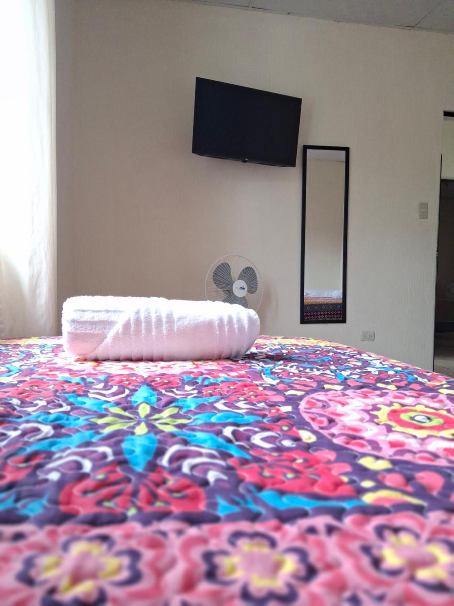 Blue Moon Hostel アンティグア・グアテマラ エクステリア 写真
